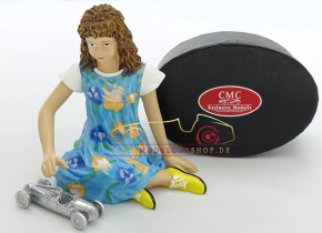 Figur Girl "VIVE LES CMC" with CMC Auto-Union Typ C