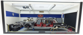 Diorama "Restoration workshop" CMC Mercedes-Benz 600 Pullman Limousine