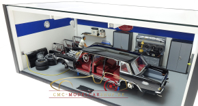 Diorama "Restaurierungswerkstatt" mit CMC Mercedes-Benz 600 Pullman Limousine