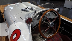 CMC Mercedes-Benz W196, Hans Herrmann, Signature Édition Diorama