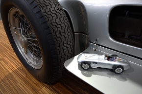 CMC Mercedes-Benz W196, Hans Herrmann, Signature Édition Diorama