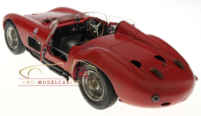 CMC Bundle Maserati 300S Dirty Hero ® moteur comprenant, 2 figures et vitrine exclusive
